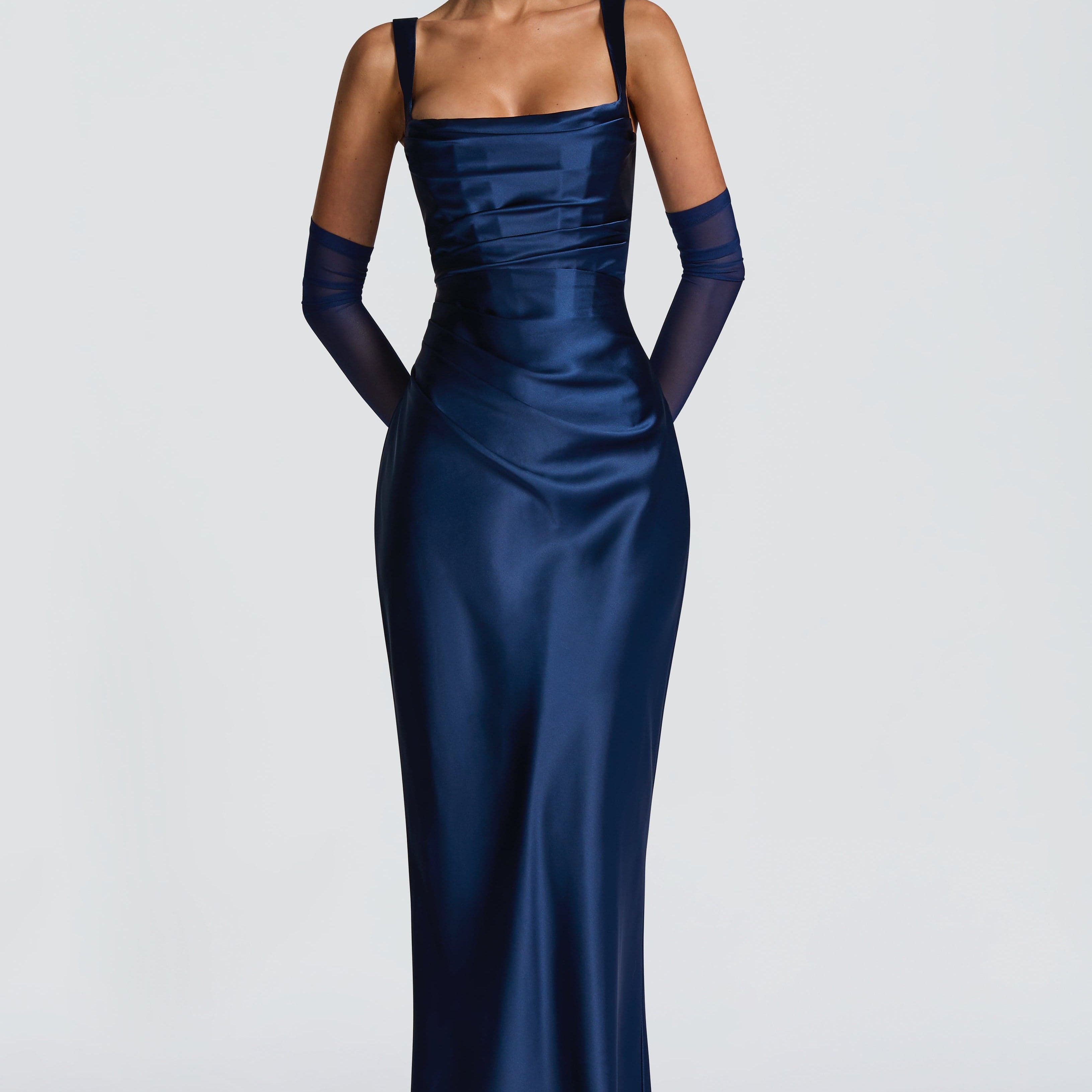 Carlena | Elegancka satynowa suknia maxi z kwadratowym dekoltem