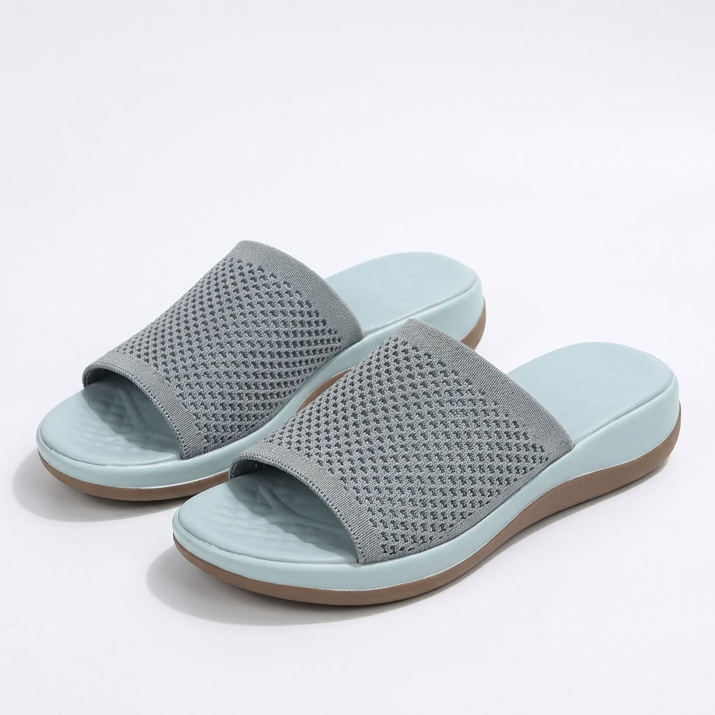 Carlena | Lekkie Klapki Letnie z Perforowaną Cholewką i Miękką Podeszwą